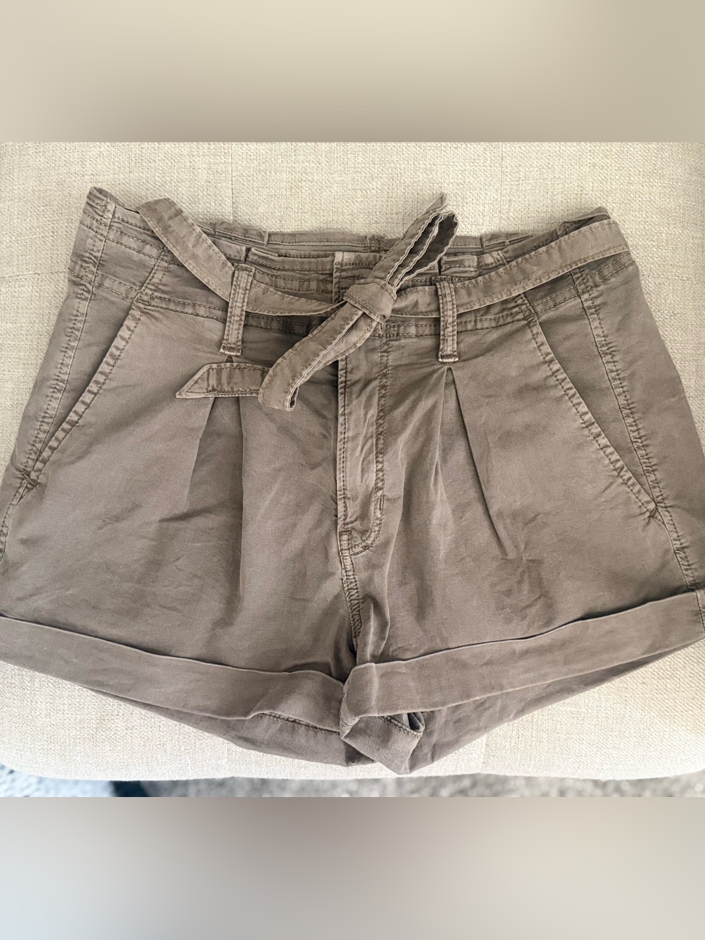 🦅American Eagle 🇺🇸 Paperbag Olive High Rise Tie-Waist Cuffed Shorts size 4